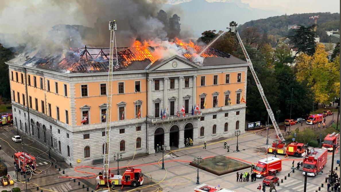 30/11/2020 - Annecy : suite à l'incendie, nouveau look pour le nouvel hôtel de Ville ? - Actualités