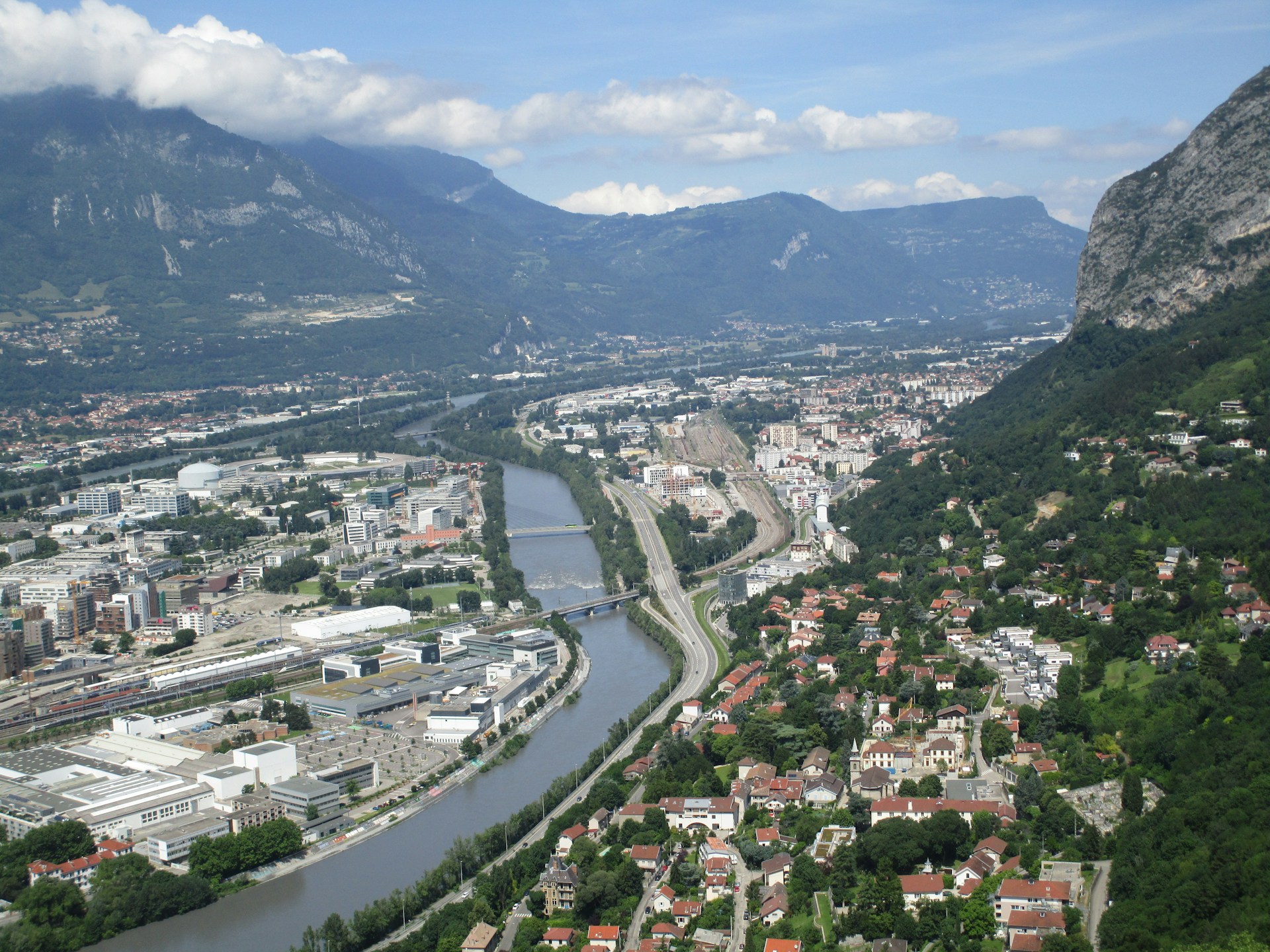 Le marché de l’immobilier d’entreprise à Grenoble en 2025 - Les actualités immobilières en Isère