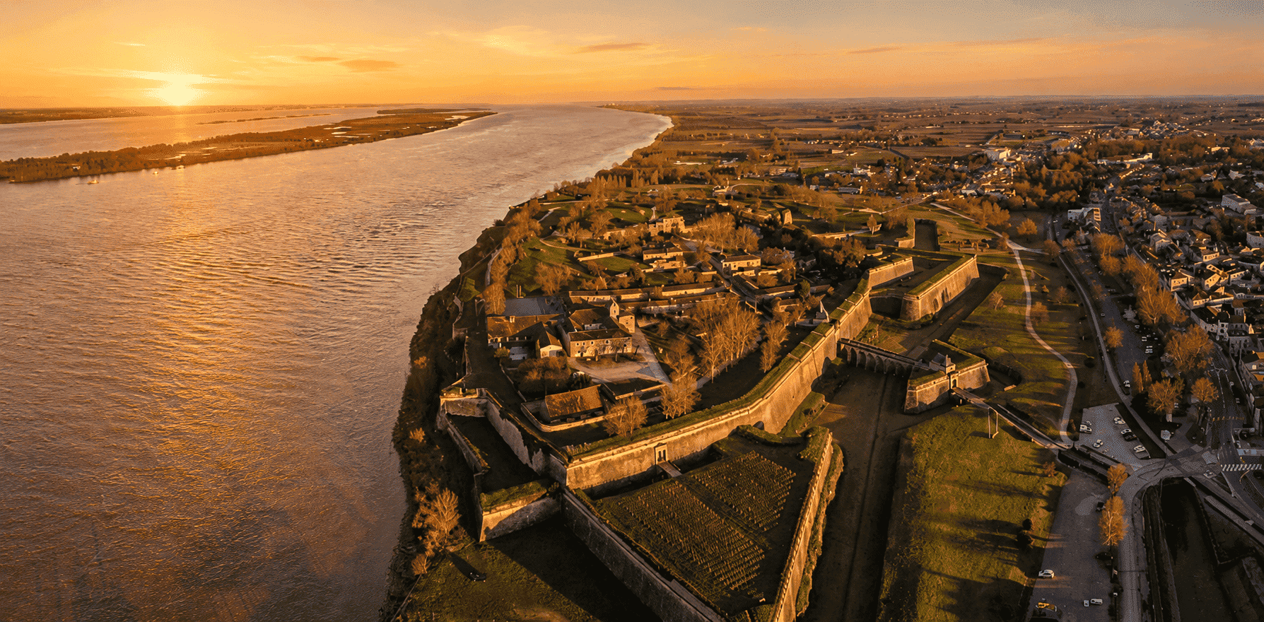 Agence immobilière en Gironde : pourquoi se faire accompagner pour réussir son projet immobilier ?