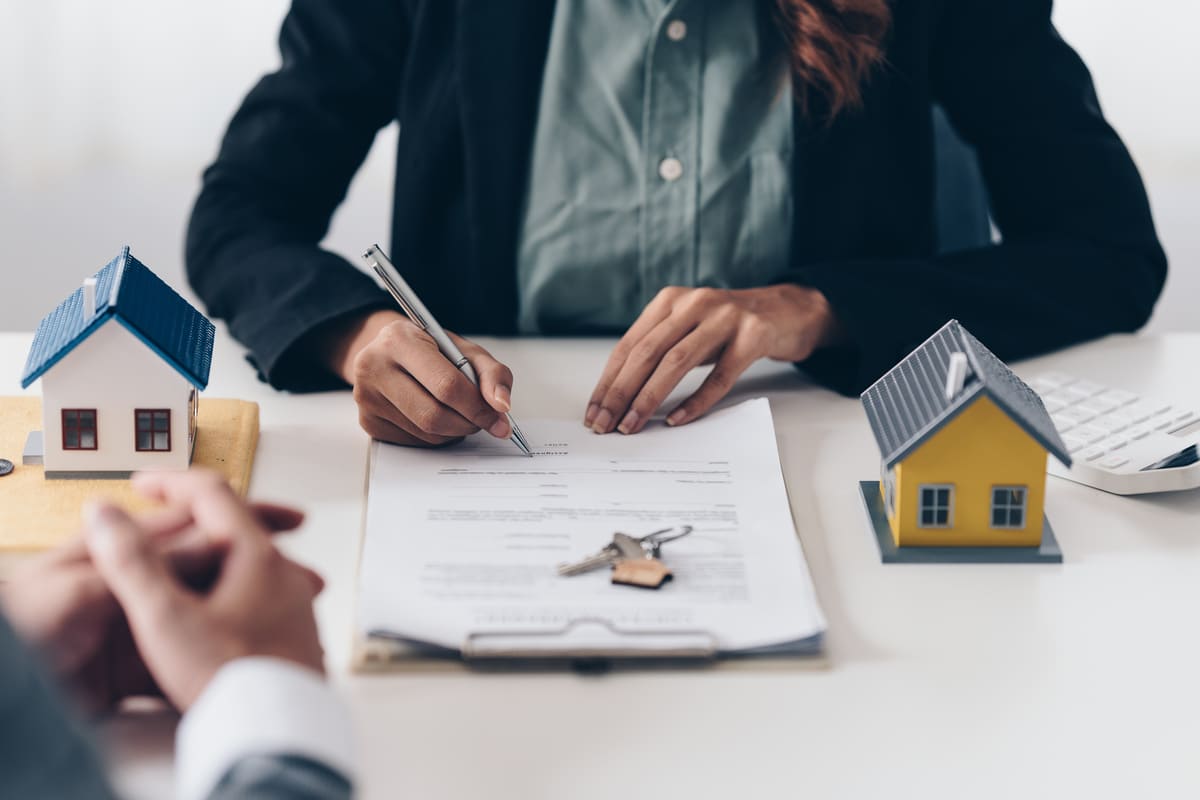 Le rôle du notaire dans une transaction immobilière : Un garant de la sécurité juridique - Le guide de la vente aux Gets