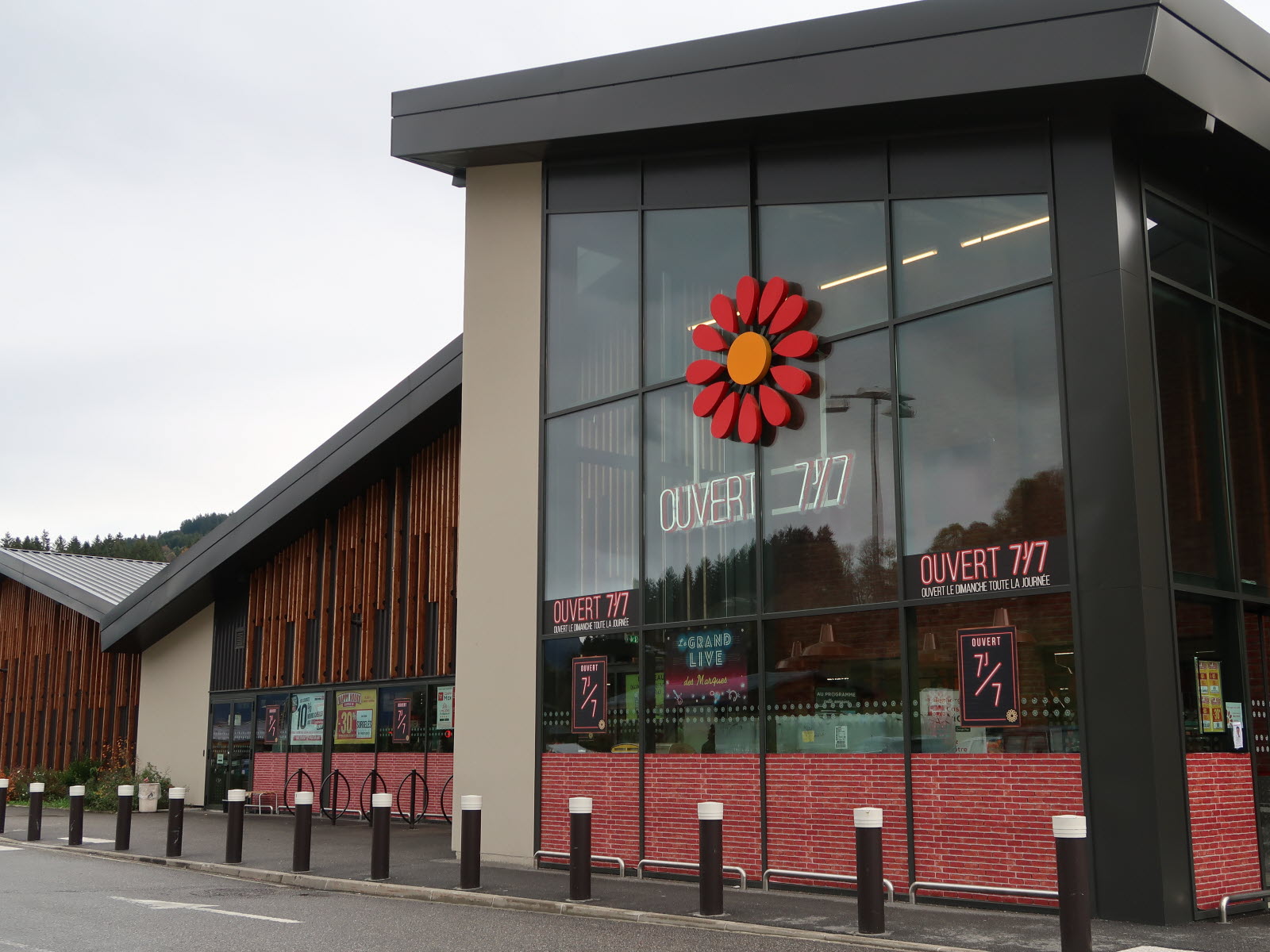 Auchan reprendra le supermarché de Demi-Quartier cet été - Actus & Evènements Megève