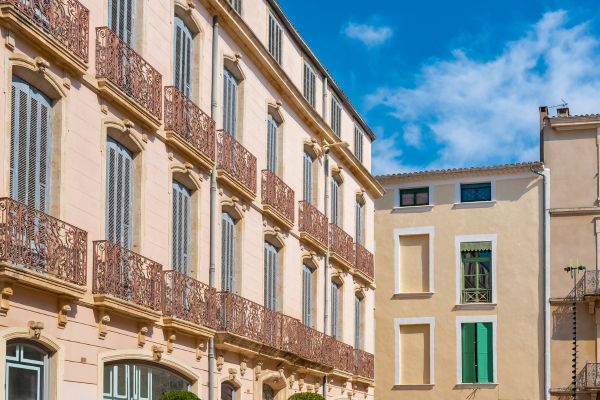 Gestion locative à Nîmes : gérer seul ou faire appel à une agence ? - Actualités immobilières dans le Sud de la France