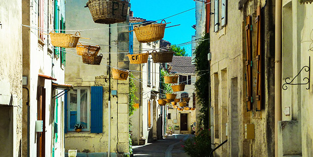 Vallabrègues, un village provençal au bord du Rhône - Immobilier du Sud de la France