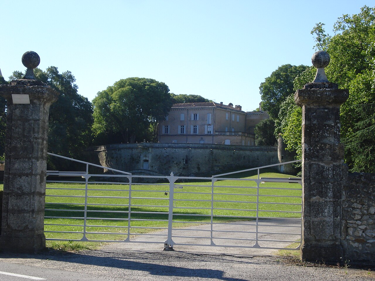 Dions, entre nature, charme et patrimoine : un village gardois plein de caractère - Immobilier du Sud de la France